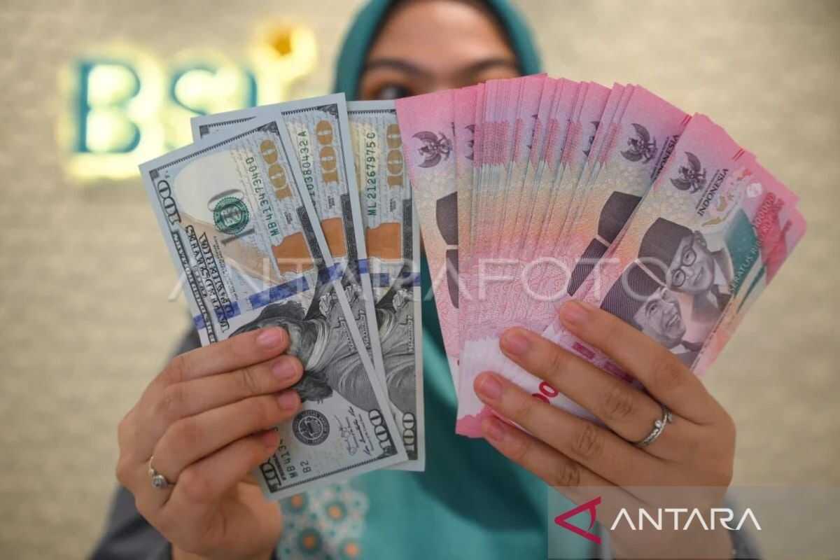Rupiah weakens amid Middle East conflict with potential impact on Indonesia's economy