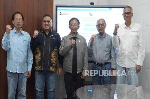 PLN Delivers 23,040 Renewable Energy Certificates to PT Borneo Indobara to Promote Green Mining
