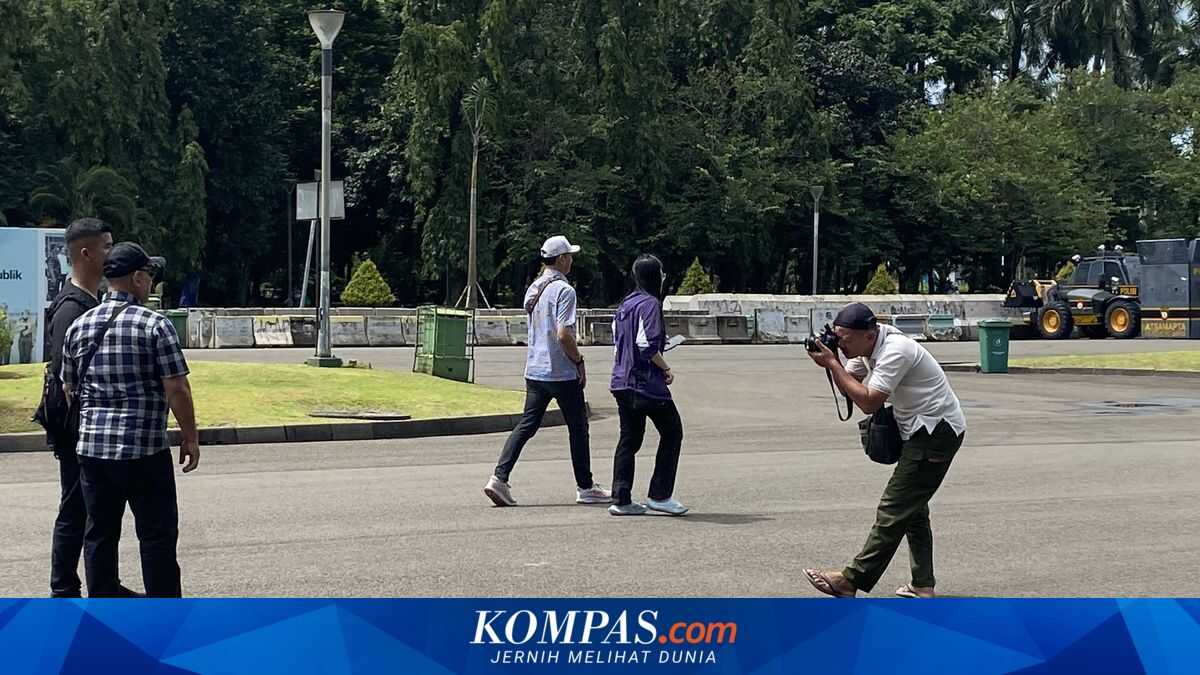 Street Photographers Continue Operating Without Official Permission at National Monument