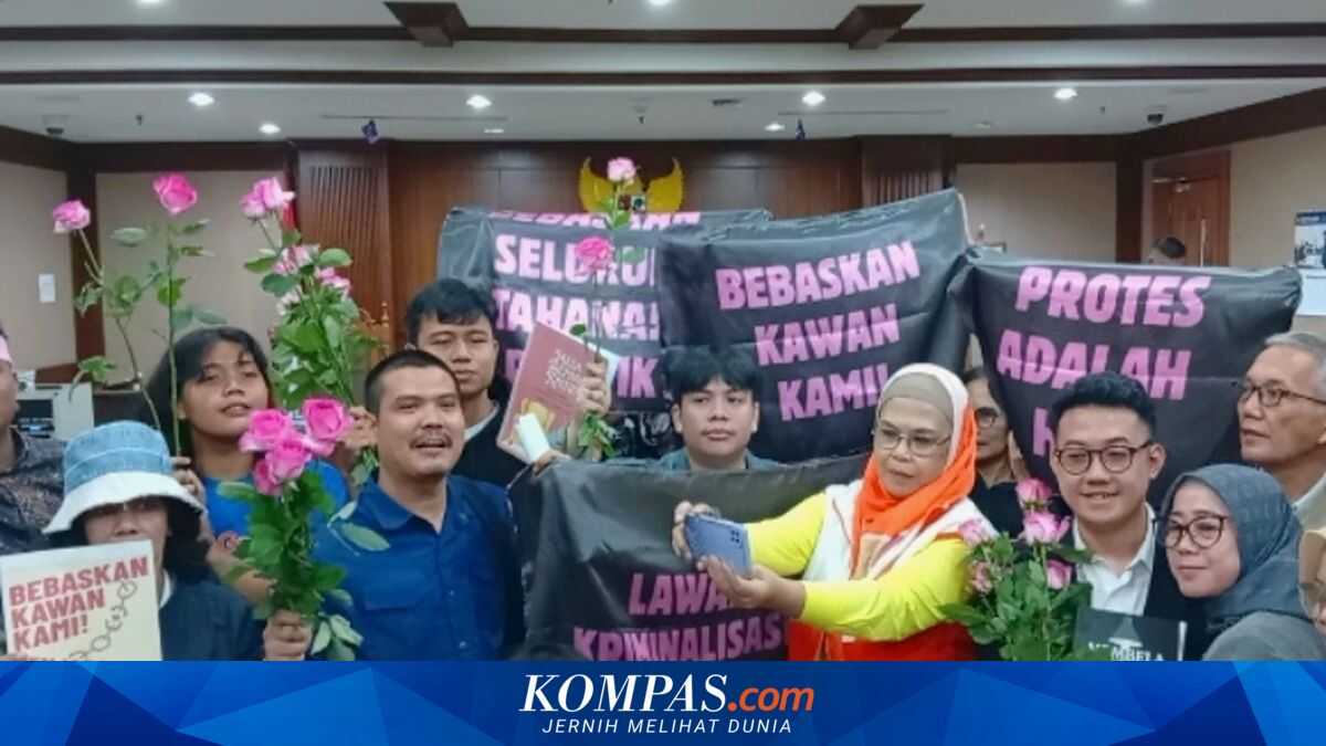 Delpedro and Co. Receive Pink Roses from Supporters After Delivering Pleas in Court