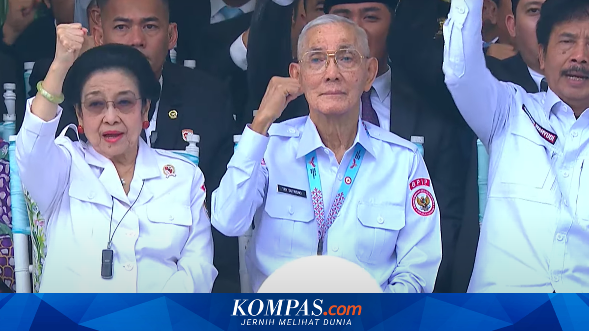 Megawati Expresses Condolences on Death of Try Sutrisno
