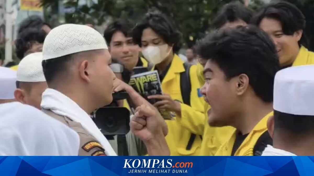 PNJ Student in UI Blazer Confronts Police Officer During Mabes Polri Protest