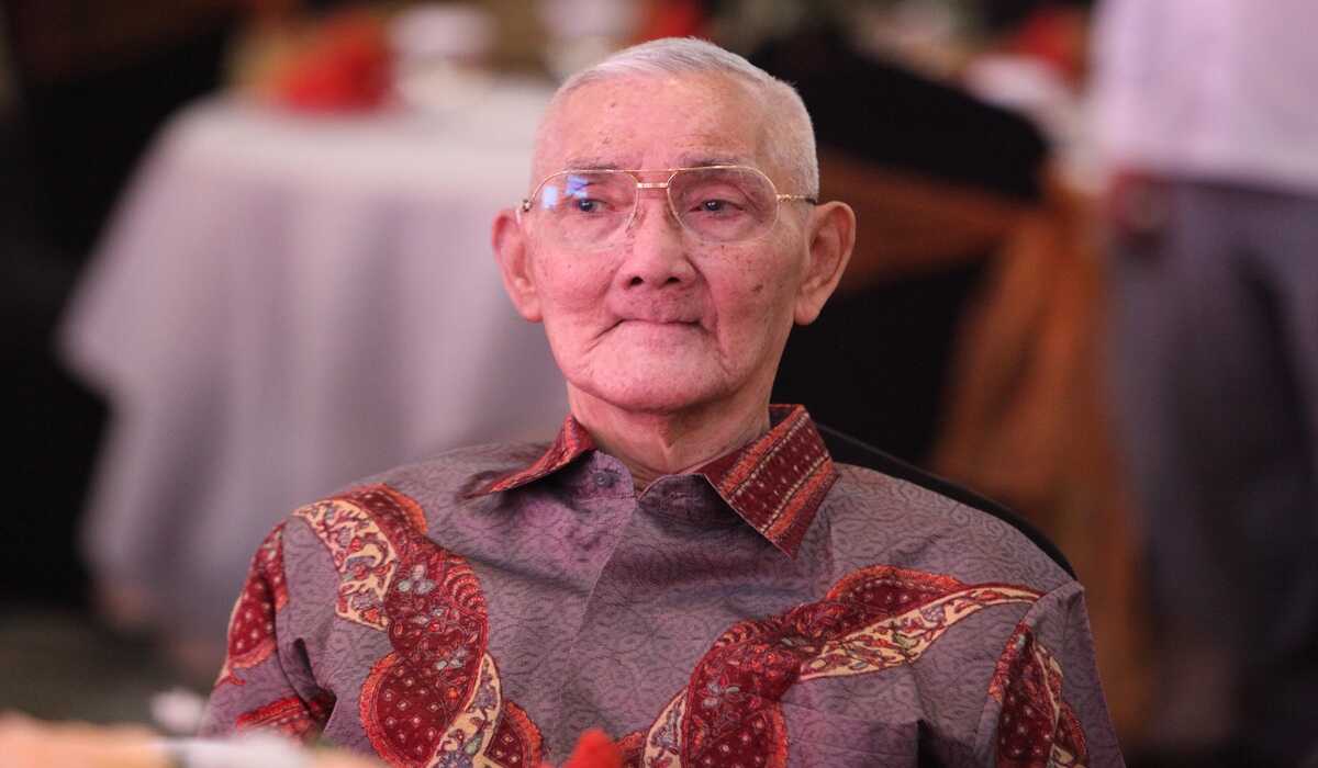 Sixth Vice President Try Sutrisno Received 19 Honour Awards Throughout His Life