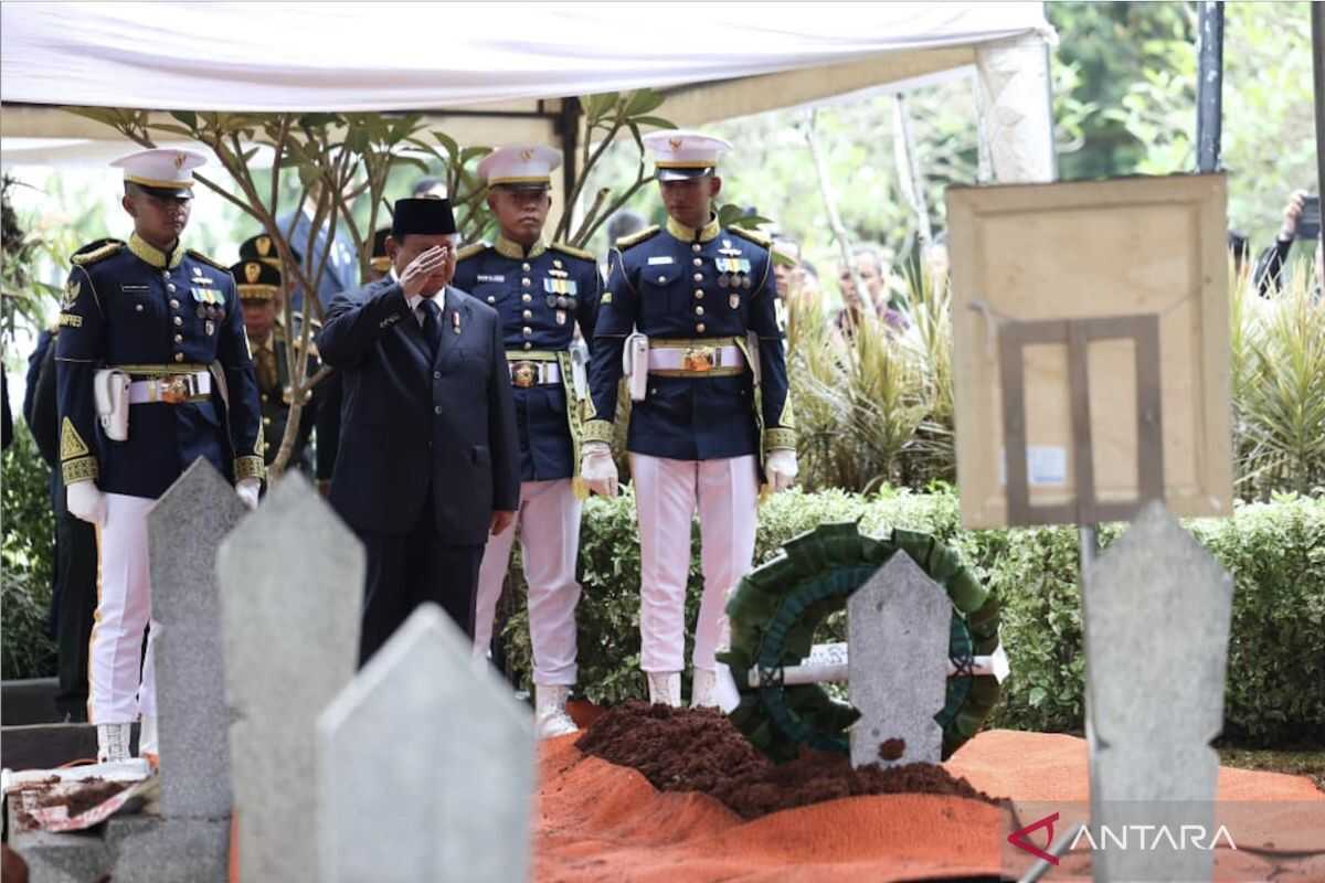 Cabinet Secretary Pays Tribute to Former Vice President Try Sutrisno's Lifelong Service to Nation