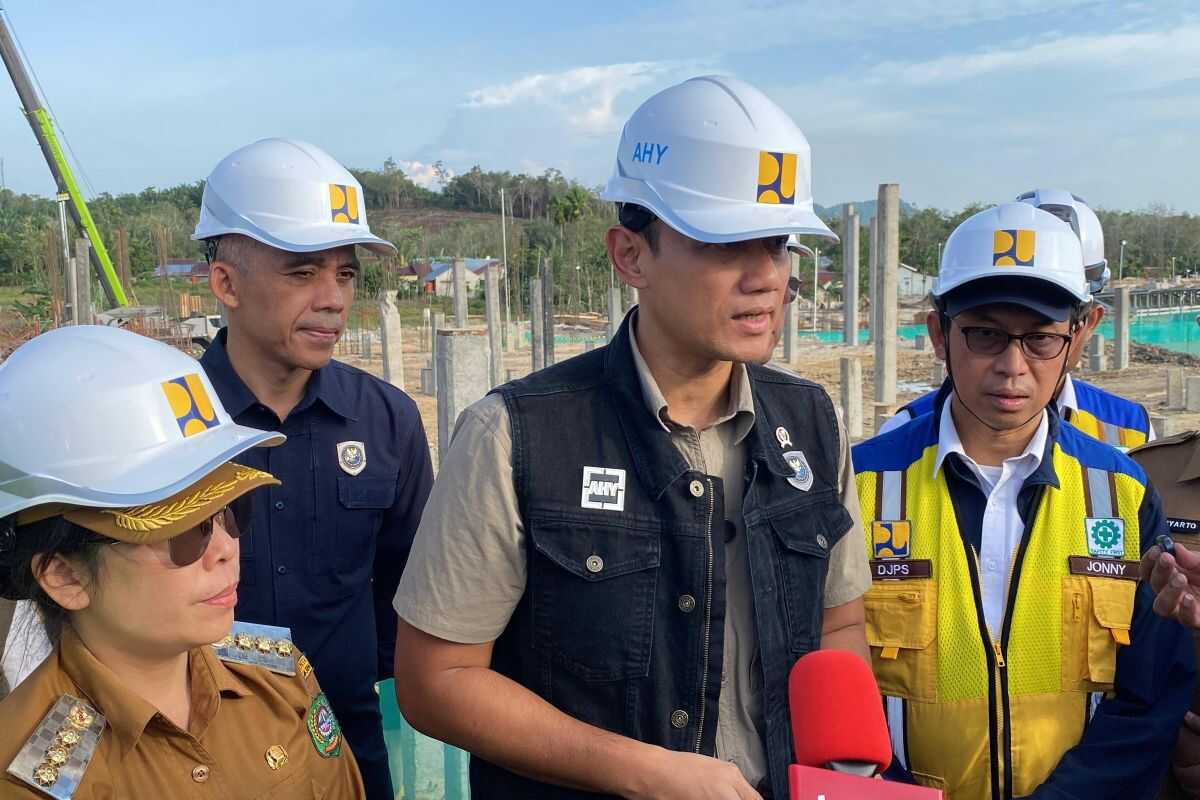 AHY inspects progress of People's School development in Singkawang