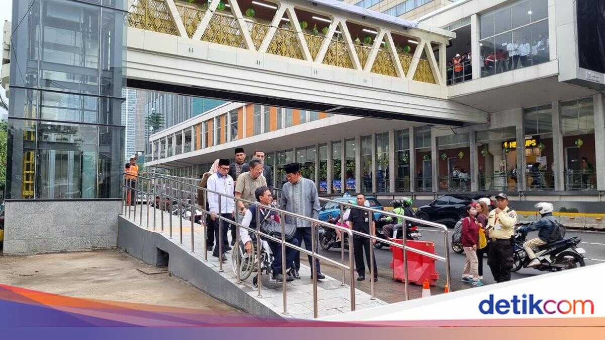 Governor Pramono inaugurates revitalised Sarinah pedestrian bridge, Pelican crossing remains operational