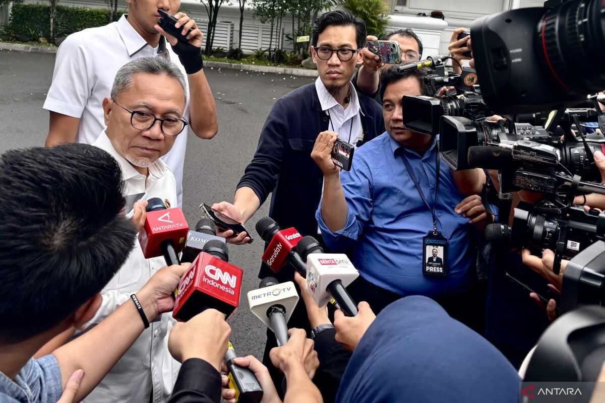 Prabowo orders Zulhas to prevent basic goods price increases through Eid