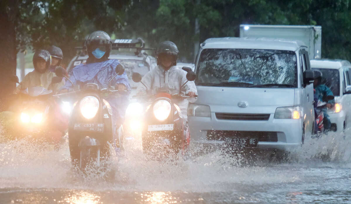 BNPB Alerts Heavy Rainfall Alert Status in South Kalimantan and East Java
