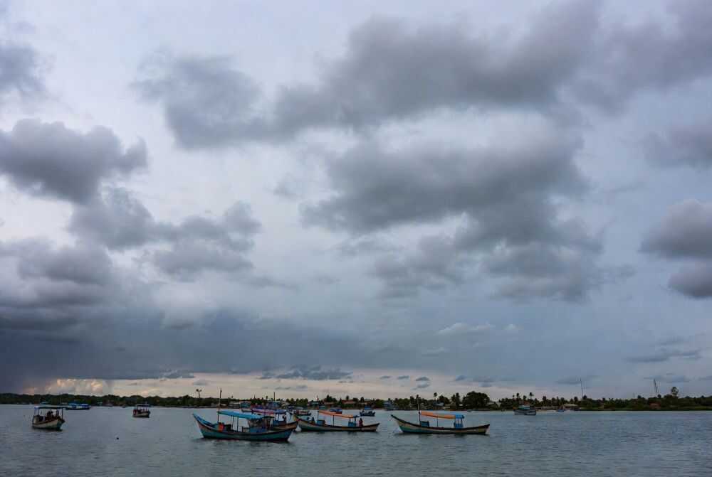 Maximum Tides Threaten Riau Islands Coast; BMKG Urges Fishermen to Suspend Sailing if Weather Deteriorates