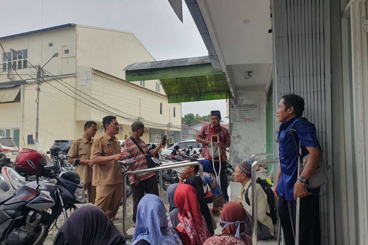 20 persons with disabilities visit Tulungagung Social Services office to verify welfare assistance status
