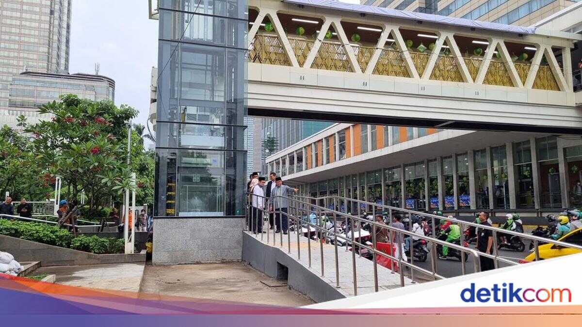 Sarinah Pedestrian Overpass Officially Opened Following Revitalisation; Pavement to Be Widened