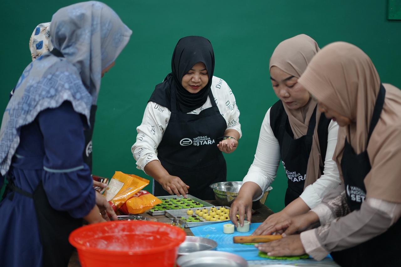 Training Hundreds of Women to Make Nastar, Sandiaga Uno: Earn Money to Welcome Ramadan