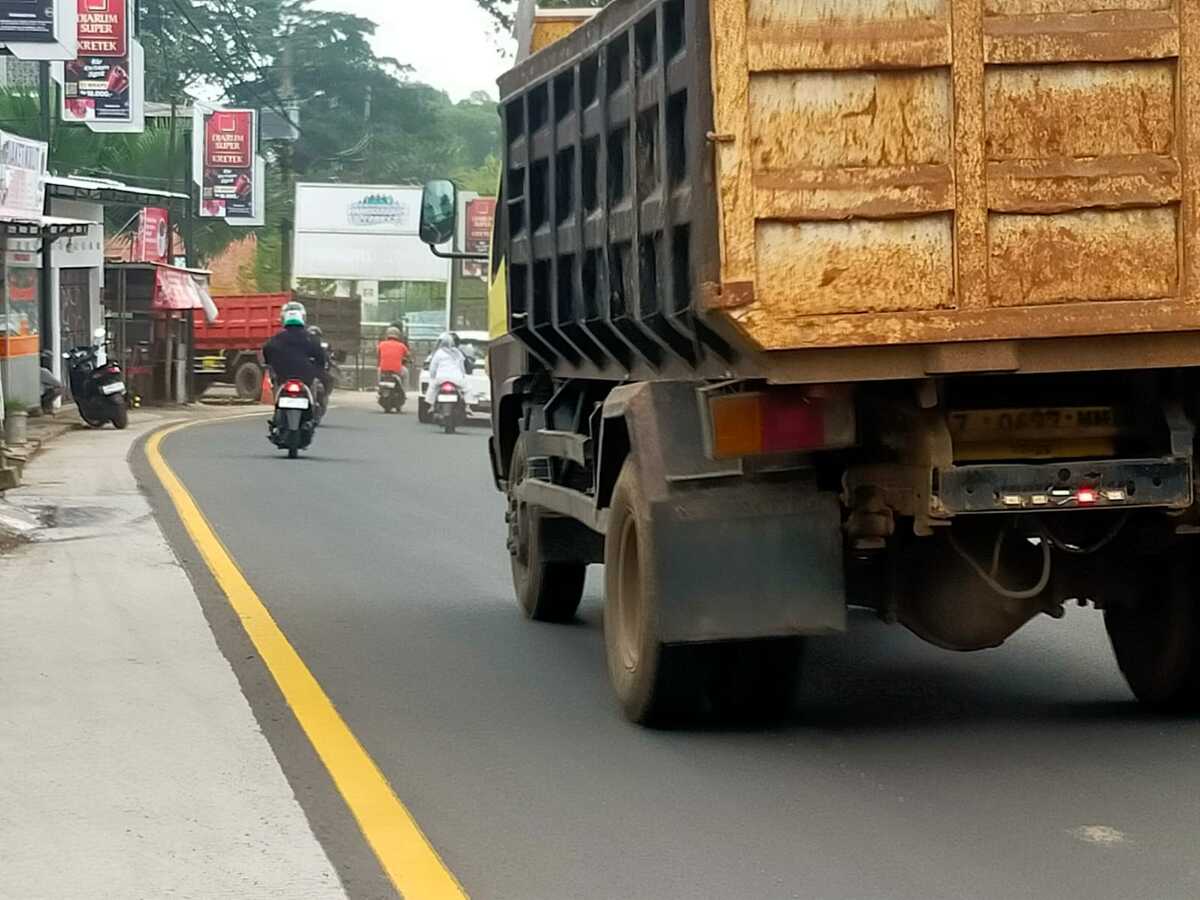 Illegal Mining Operations Damage Provincial Road in Tasikmalaya