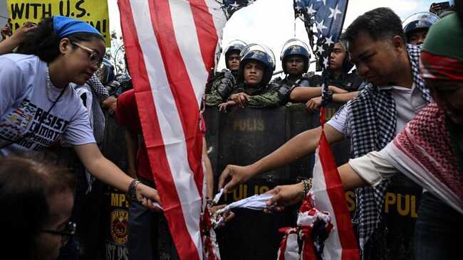 US Embassy Stormed by Indonesian Neighbour, Demands End to War and Flag Burning