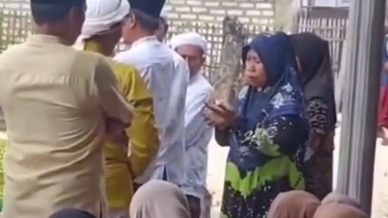 Viral Woman in Pamekasan Stops Funeral, Brings Up Rp215 Million Debt