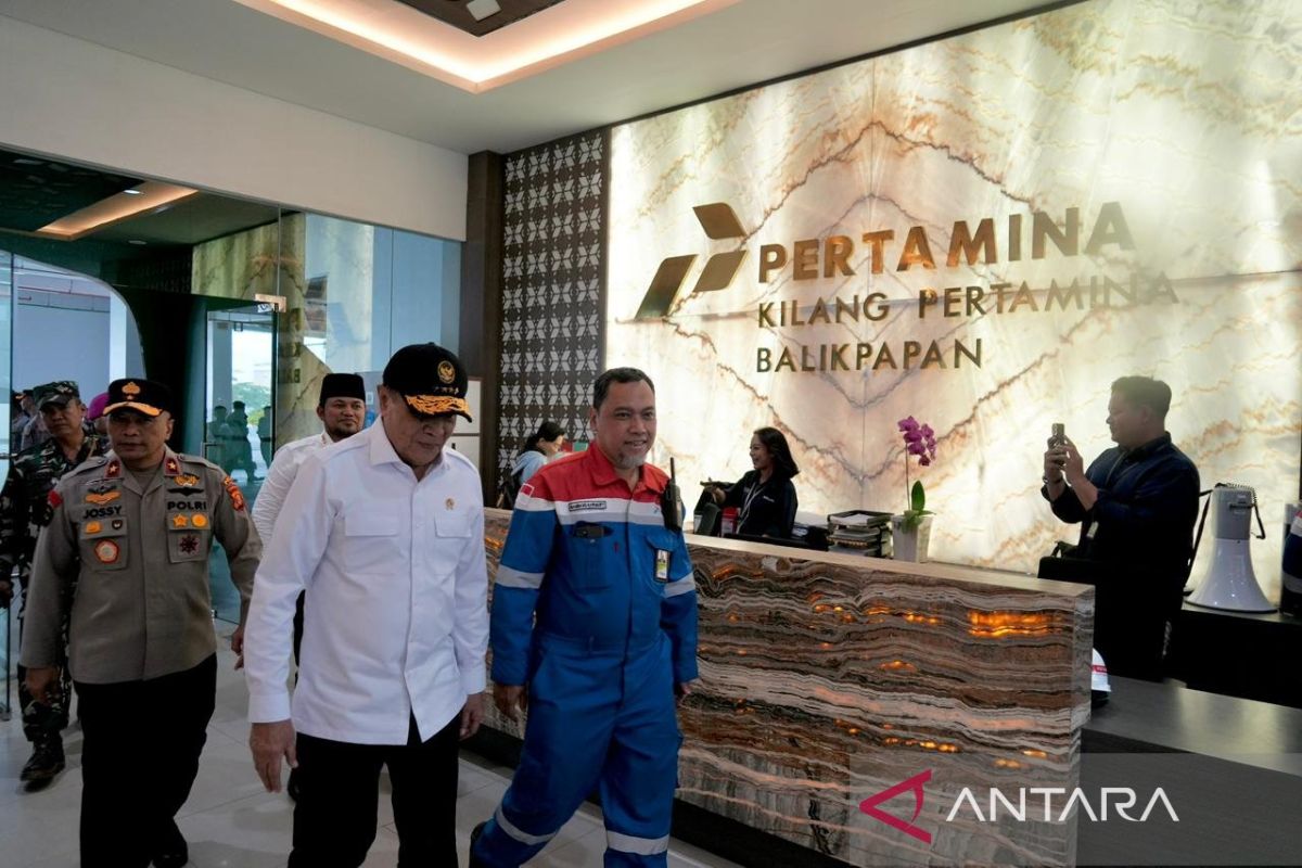 Coordinating Minister for Political and Security Affairs reviews Balikpapan refinery to ensure BBM supply