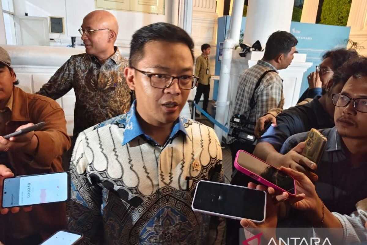 Foreign Minister orders Indonesian Ambassador in Iran to take immediate steps to evacuate Indonesian citizens