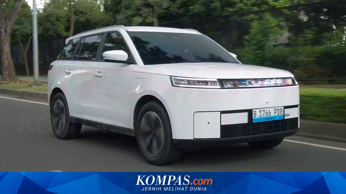 Frugal Electric and Hybrid Car Showdown: J5 EV vs Rocky e-Smart Hybrid