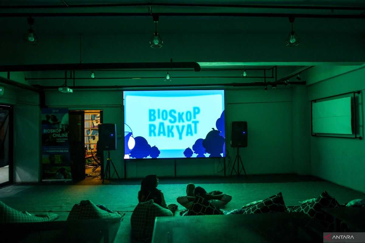 Catch up on the latest news about films, mobile phones and new cars