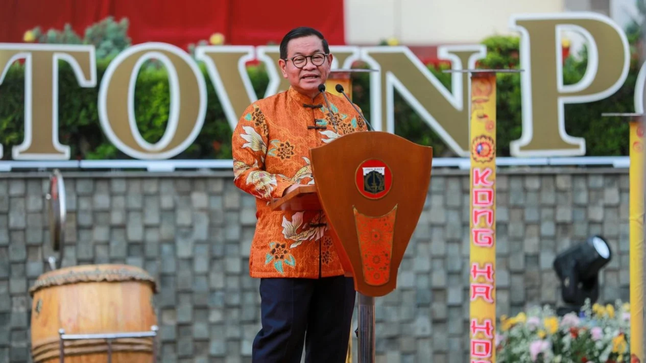 In Front of Anies, Pramono Boasts That Transport Access to JIS Has Become Easier