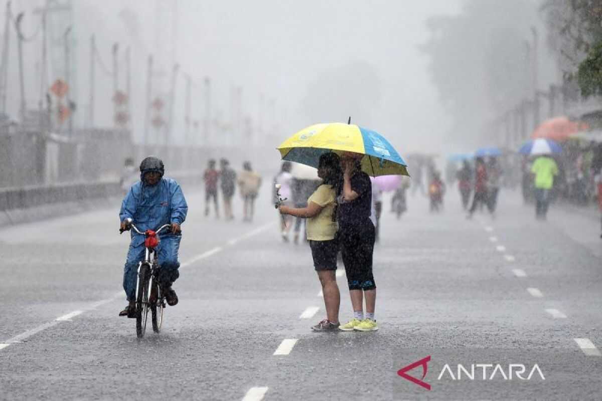 Wednesday, BMKG forecasts most cities to experience rain ranging from light to very heavy
