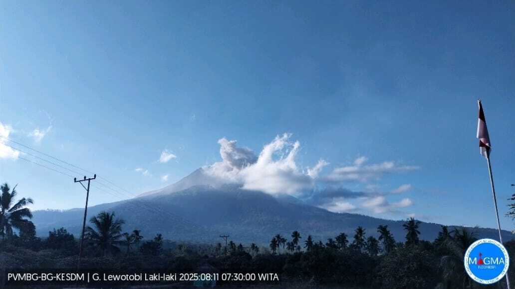 Lewotobi Laki-Laki Volcano Erupts in East Flores, Residents Urged to Keep 4-Kilometre Distance