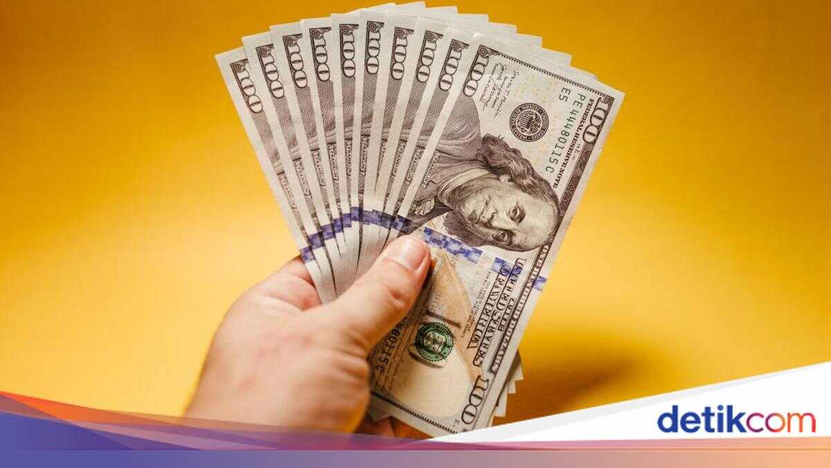 Rupiah Nears Rp17,000 per U.S. Dollar