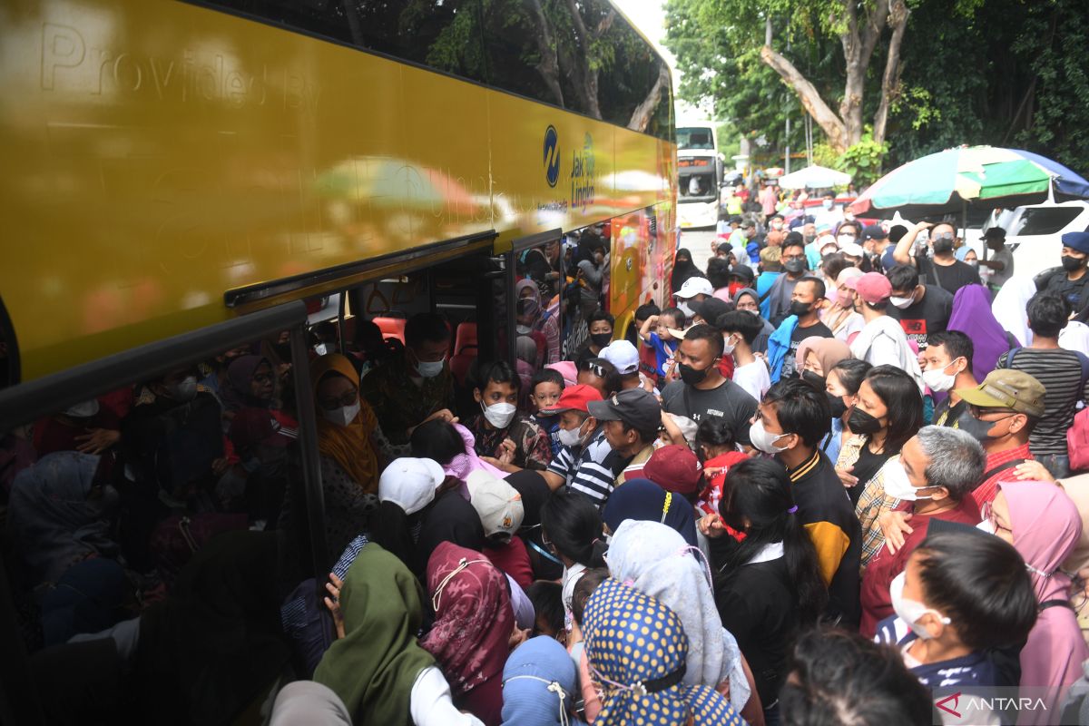 TransJakarta to Increase Fleet on Several Tourist Destinations During Eid al-Fitr