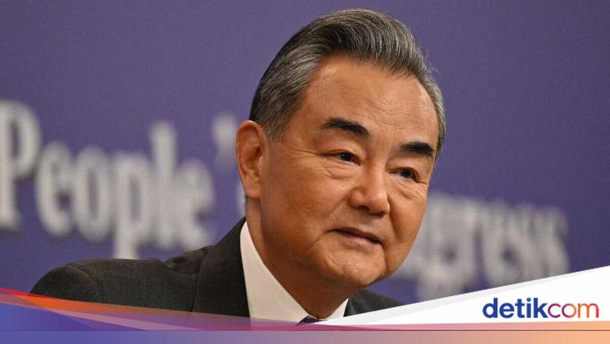 China Urges Israel to Immediately Stop Military Operation Against Iran