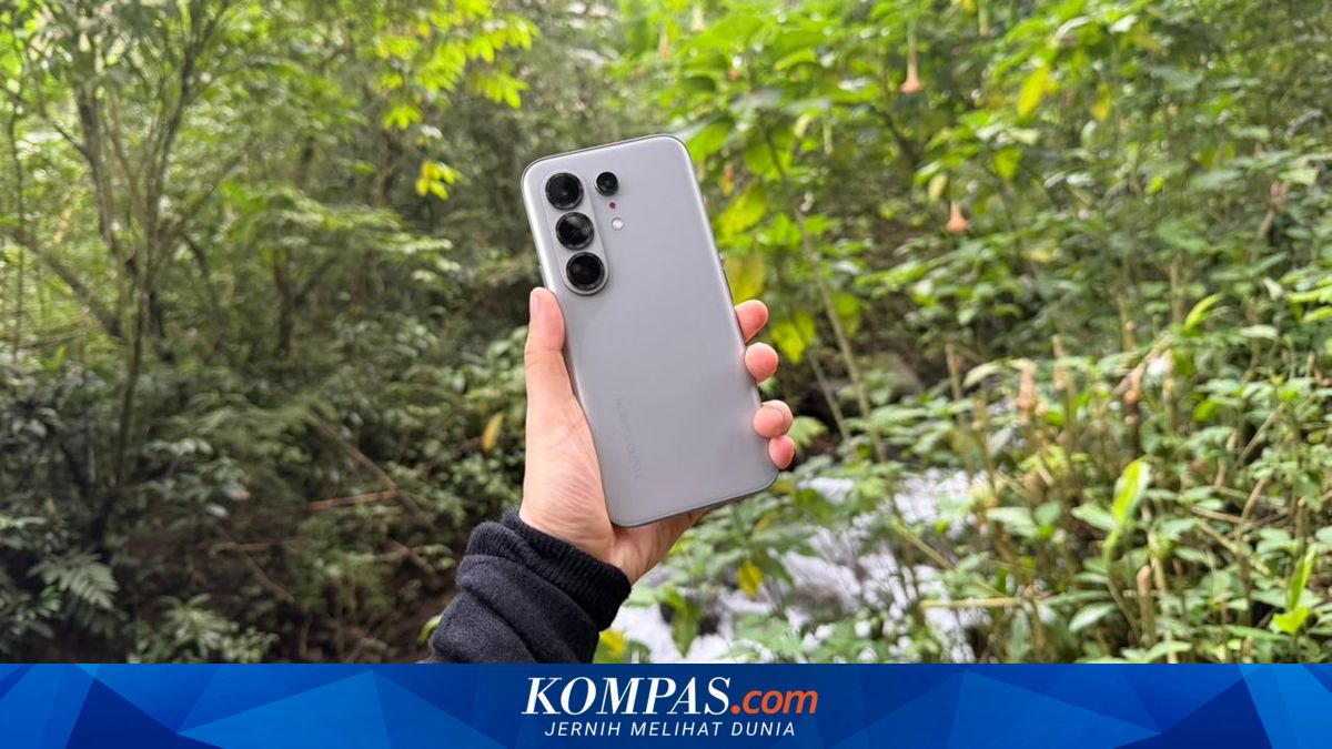Using the Tecno Camon 50 Pro 5G Outdoors: Lightweight to Carry, Rain-Resistant