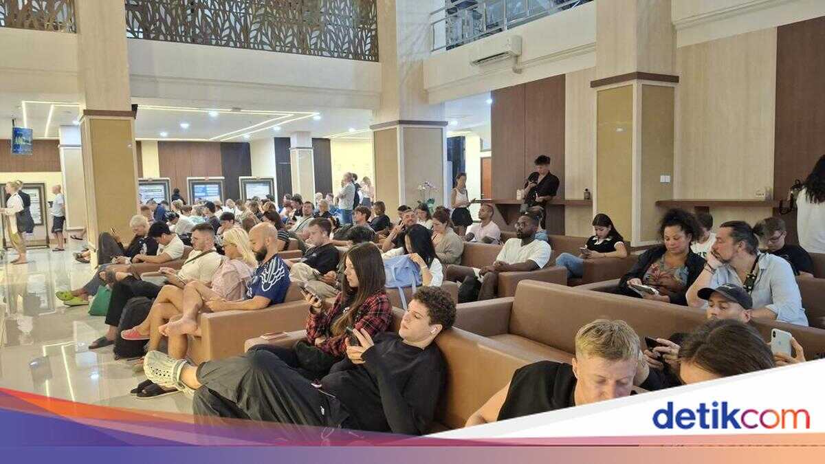 Foreign Tourists Flock to Apply for Emergency Stay Permits in Bali