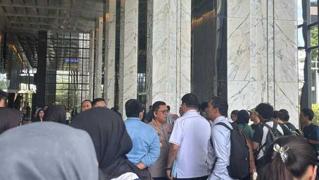 OJK and Polri Investigators Visit Treasury Tower SCBD Building: What’s Happening?