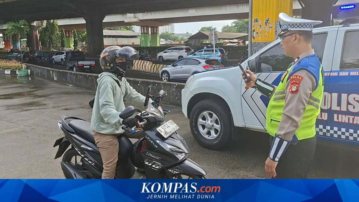 Many motorists still drive the wrong way in Jatinegara, police deploy ETLE handheld devices