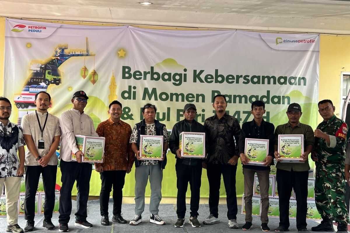 Elnusa Petrofin distributes hundreds of staple food parcels in North Jakarta