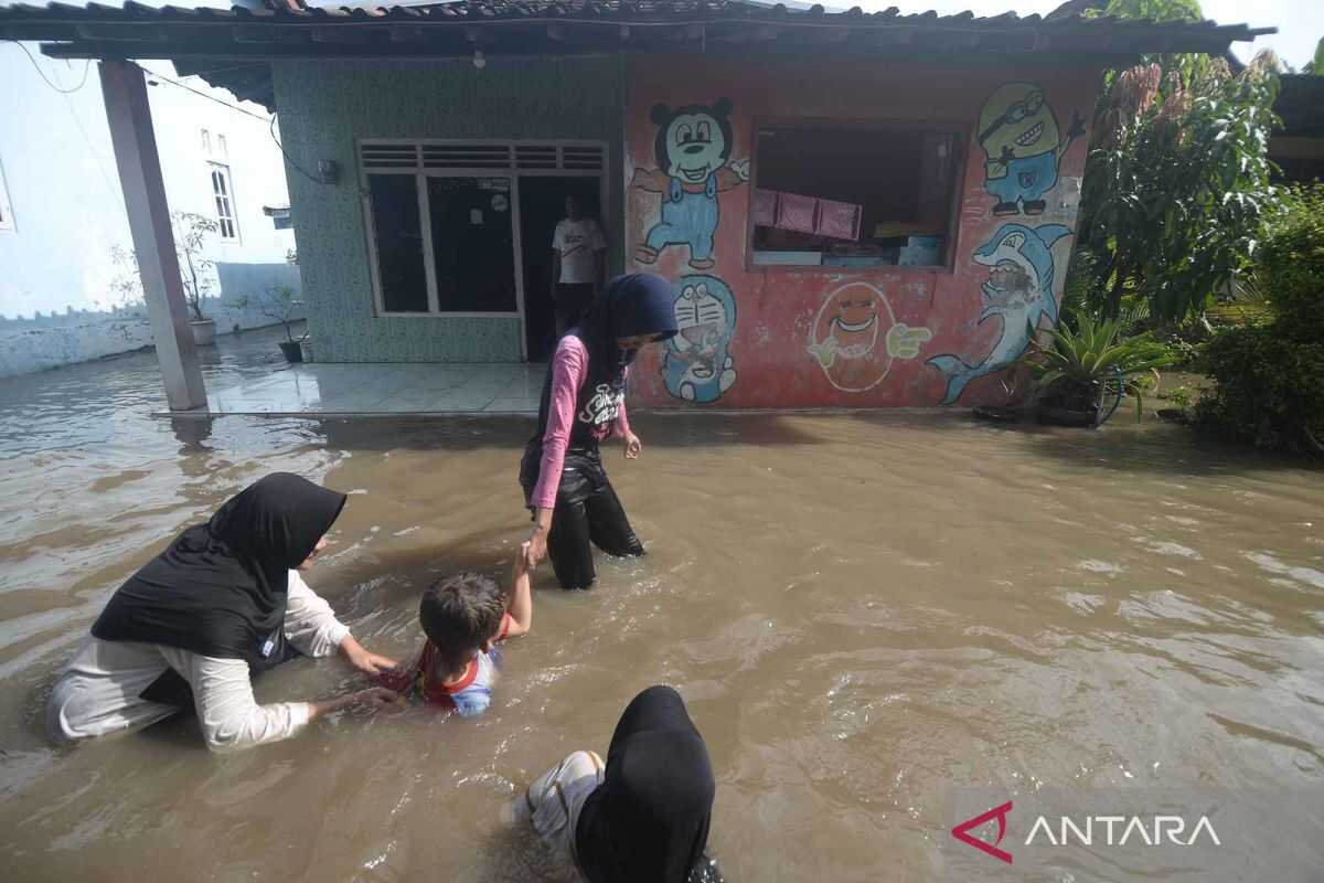 Sixteen villages affected by floods in Klaten