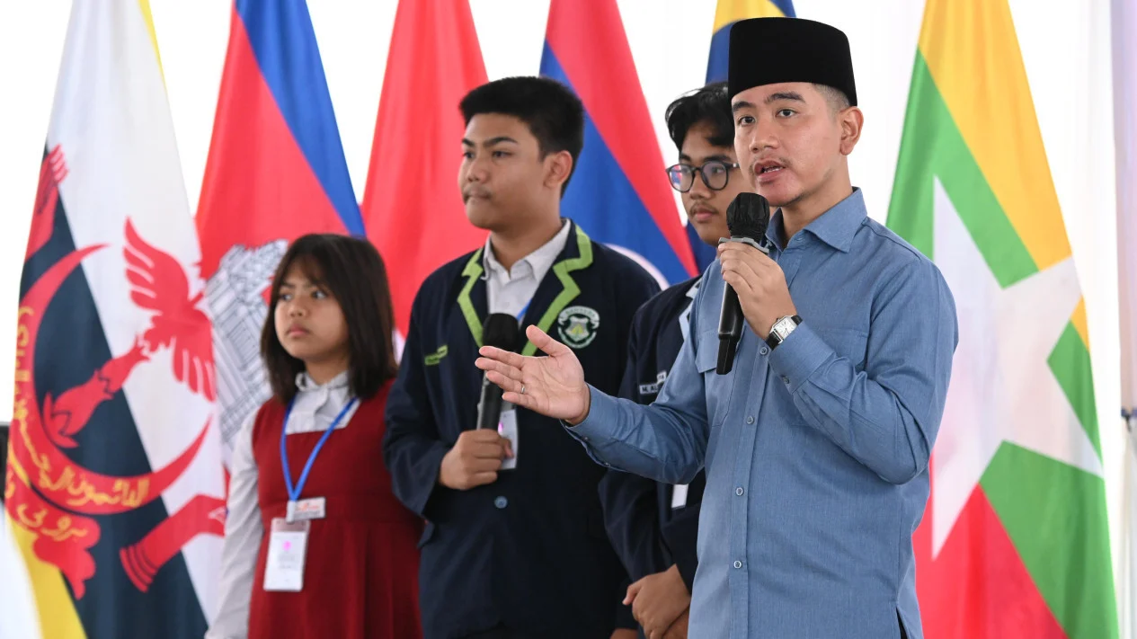 Gibran Urges Teachers to Master AI: Don't Be Afraid to Upgrade Yourself