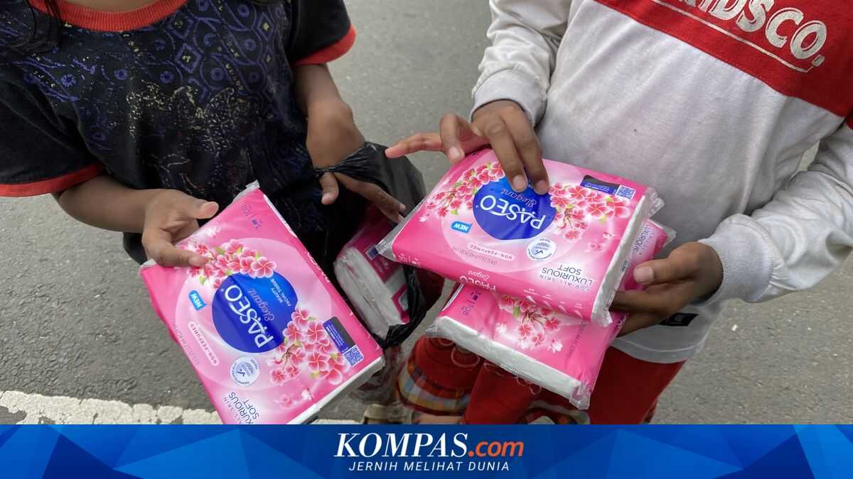 Children Selling Tissues in Jakarta and a Stifled Childhood