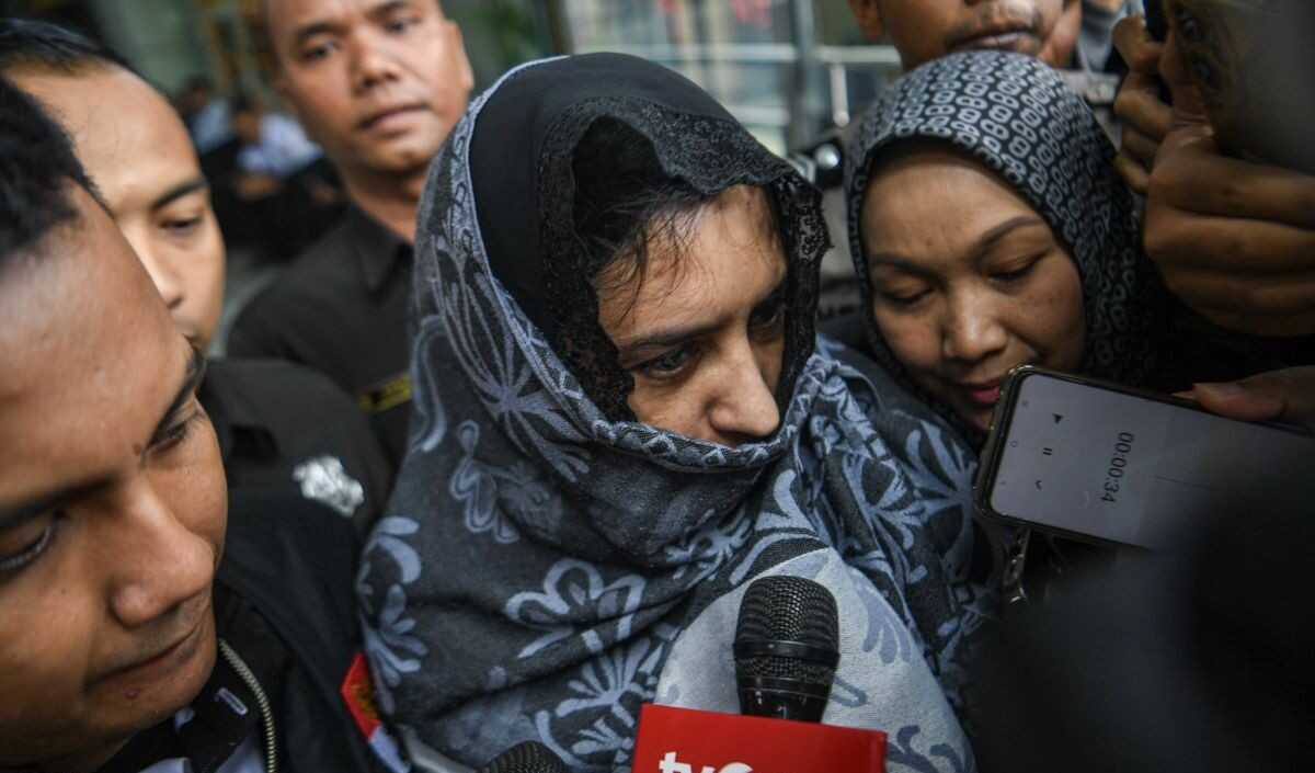 Pekalongan Regent Fadia Arafiq formally named a suspect in outsourcing corruption case