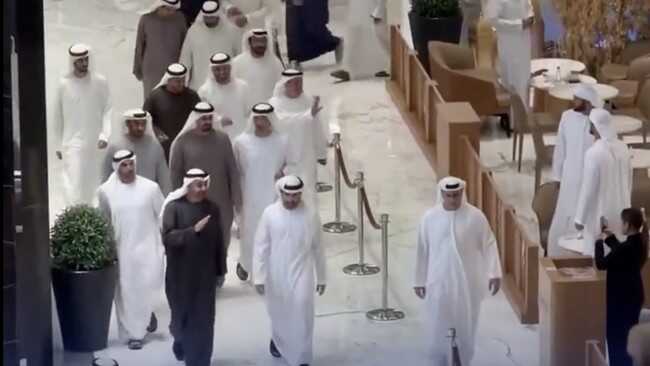 Arab Royals Descend to Mingle, Calming Citizens Amid War