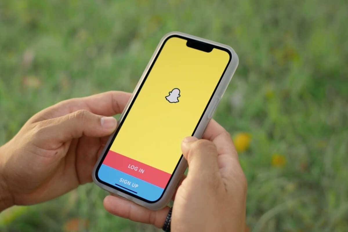 How to Install Snapchat on Android and iPhone