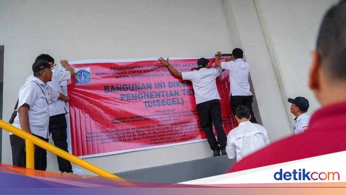 Another Padel Court Sealed Over Permit, Now in North Jakarta