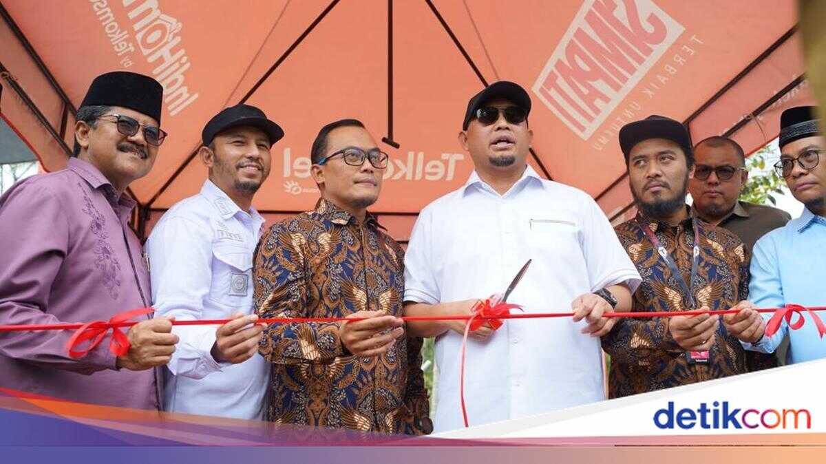 Andre Rosiade Inaugurates Telkomsel BTS in Kamang Hilia, Agam Regency
