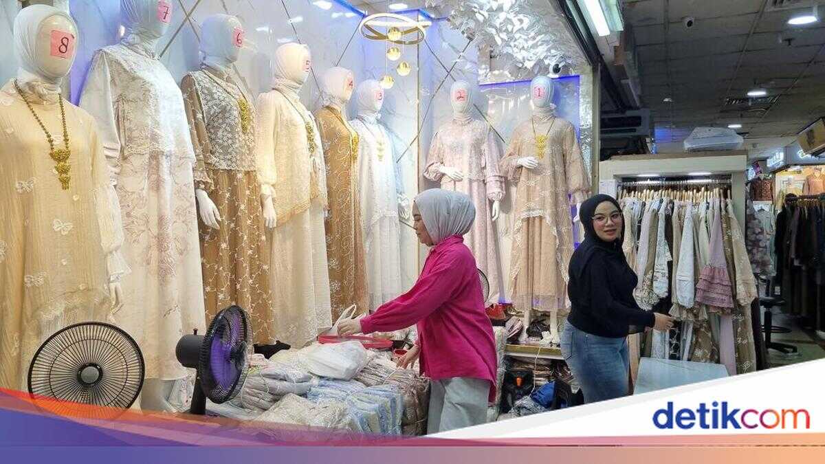 Crowd of 'Gamis Bini Orang' at Tanah Abang Market Ahead of Eid al-Fitr: Here's Its Origin