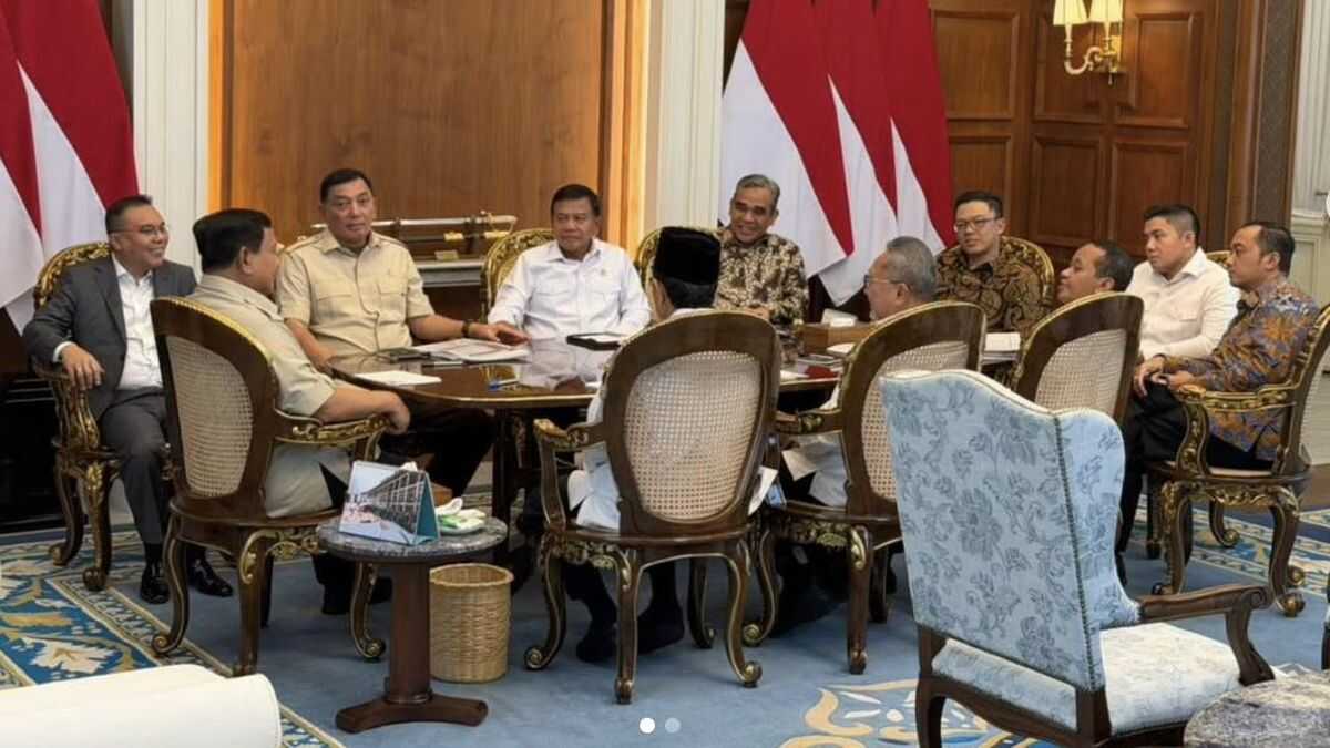 Prabowo Sits Down With Dasco and Sjafrie to Discuss Geopolitics at the Presidential Palace