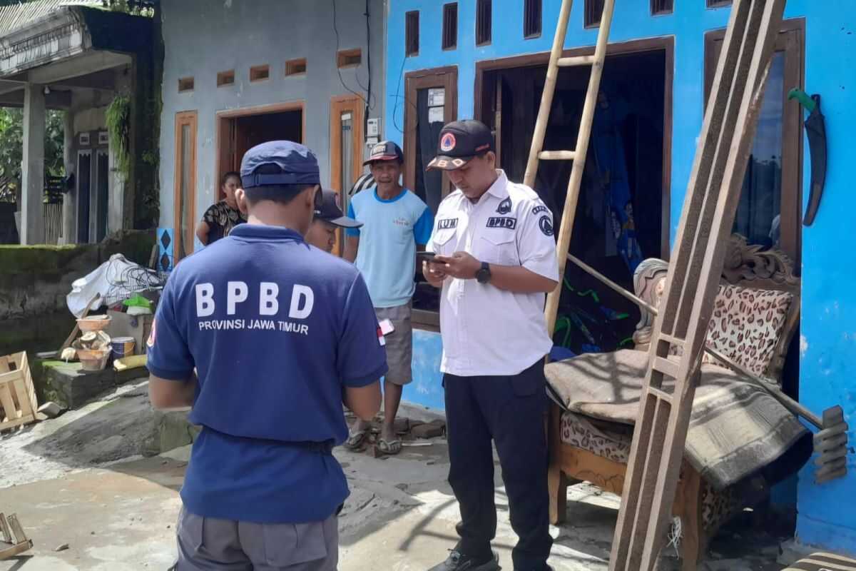 BPBD Malang records 38 homes with light roof damage from strong winds