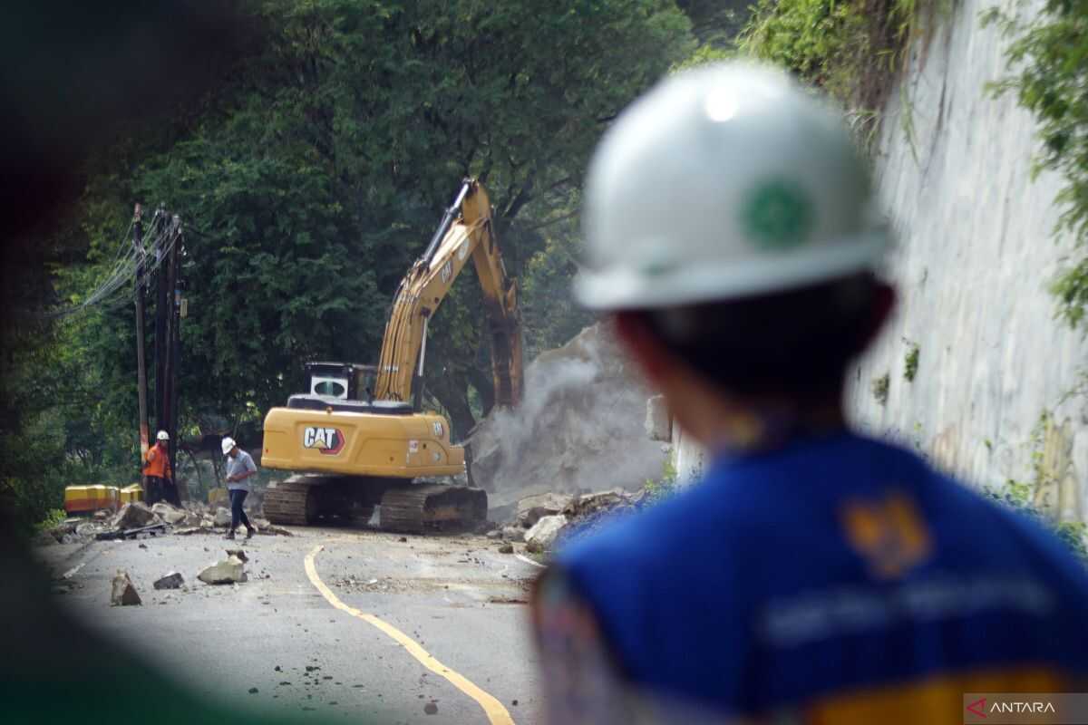 BBPJN: Landslide clearance on the Trenggalek–Ponorogo national route completed in two days