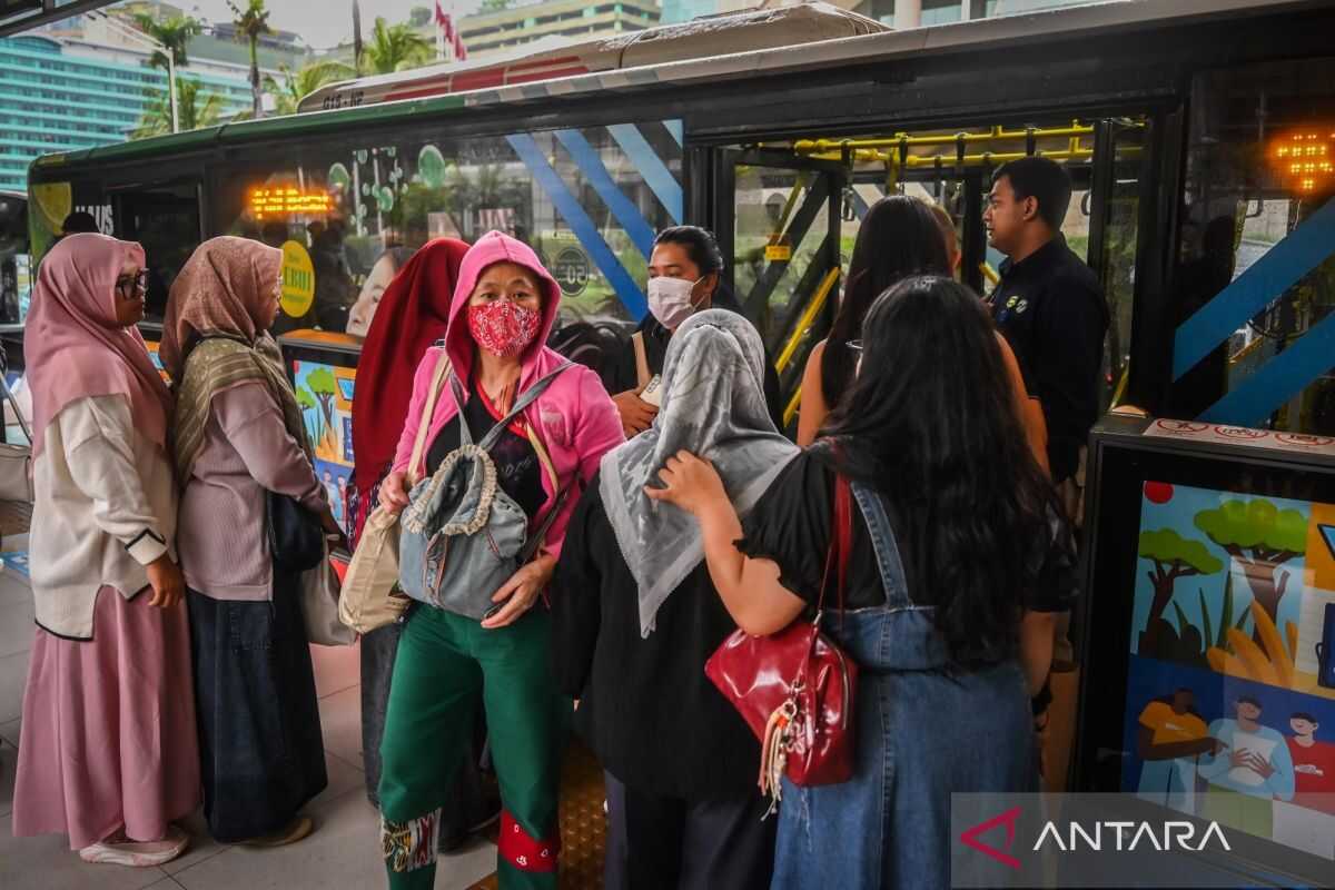 Transjakarta increases transport services to tourist destinations during Eid al-Fitr