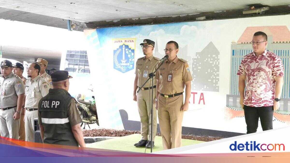 Kenneth of the DKI Jakarta DPRD highlights the proliferation of 'Pak Ogah': Endangering motorists and triggering traffic congestion