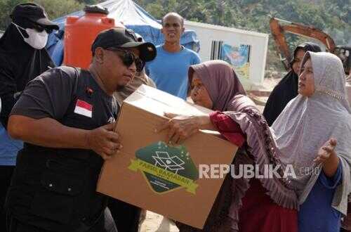 Ramadan Parcels from Dompet Dhuafa Bring Smiles to Aceh Survivors Beneath Tarpaulins