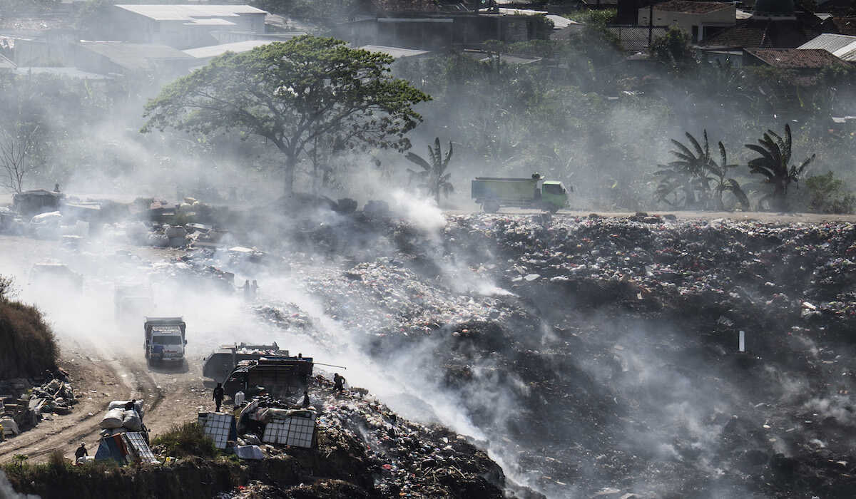 Jakarta's Rp500,000 Waste-Burning Fine: Offenders Could Go Viral on Social Media